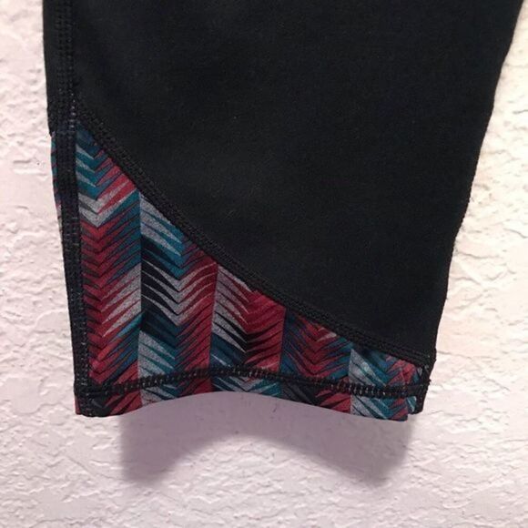 NWOT. Fabletics black yoga/workout pants - Picture 4 of 8